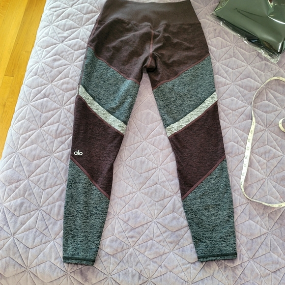 ALO Yoga Pants - 🦃ALO YOGA  7/8 high Waist Alosolf Sheila leggings maroon grey size small